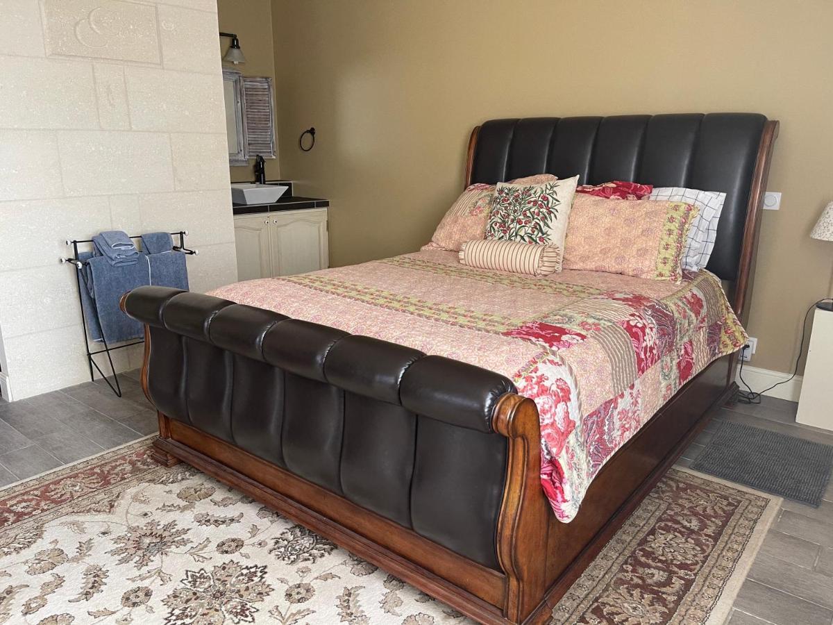 Chateau Couchebout Bed & Breakfast Pugnac Dış mekan fotoğraf